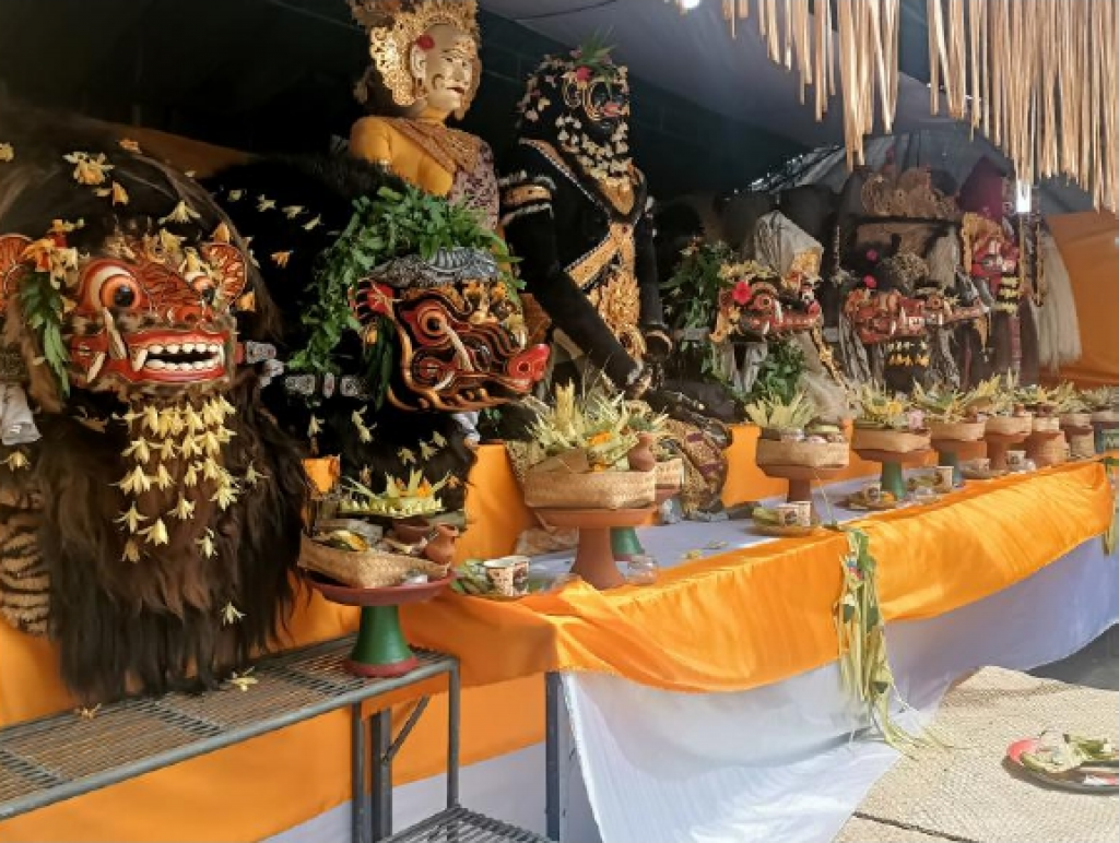 UPACARA NANGLUK MERANA